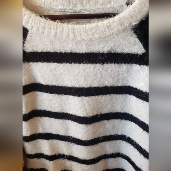 LOFT Fuzzy Mohair Sweater Never Worn Size M - Picture 7 of 10